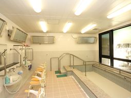 バリアフリーの浴室設備