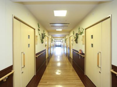 明るく清潔な廊下