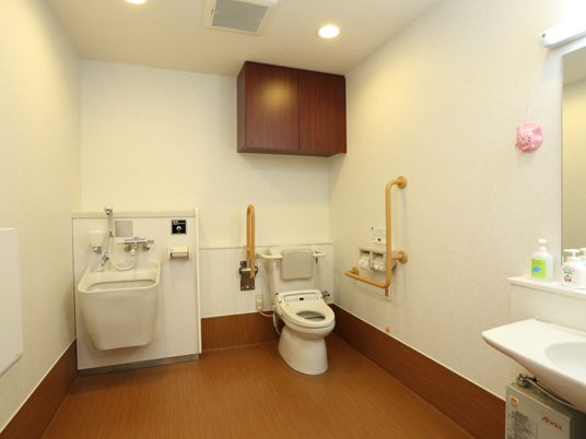 バリアフリーのトイレ空間