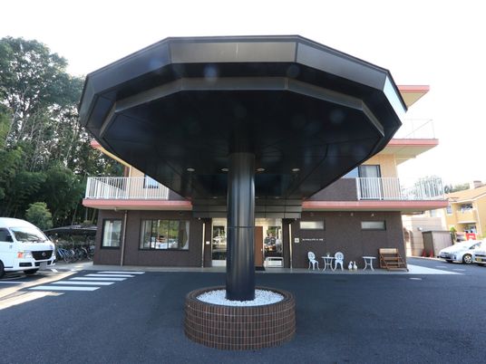 モダンなエントランス外観