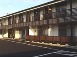二階建て建物の外観