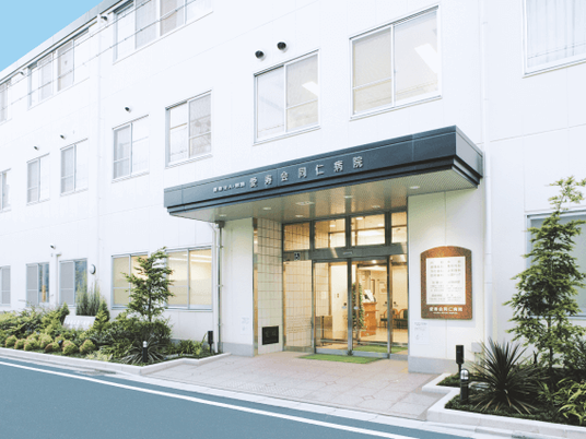 建物正面の外観  