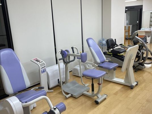機能訓練室の運動器具  