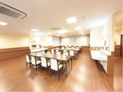 明るい食堂スペース