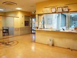 明るい受付エリア