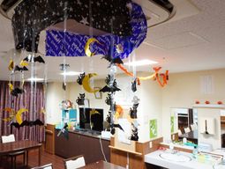 ハロウィン装飾の多目的室