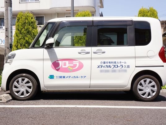 介護施設のマーク付き車両