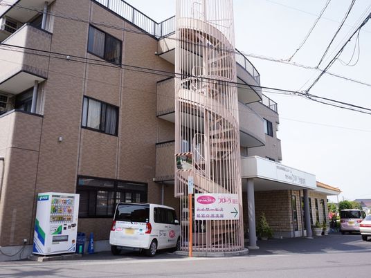 多階層の建物外観