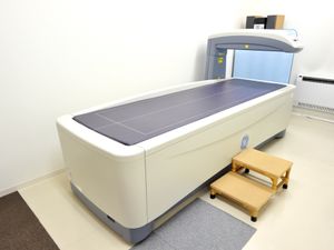 機能訓練用の機器が置かれた室内  