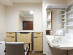 清潔な洗面台のある空間