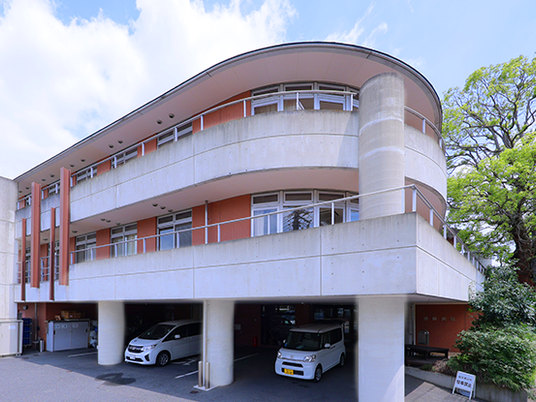 曲線外観の建物  