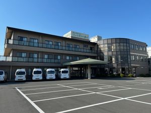 明るい外観の建物  