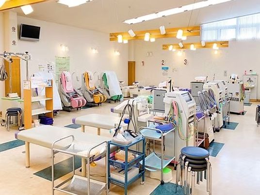機能訓練室の器具が並ぶ部屋  