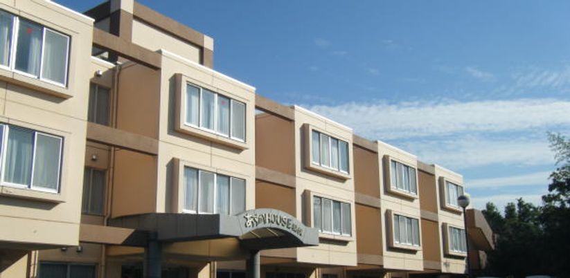 近代的な外観の建物