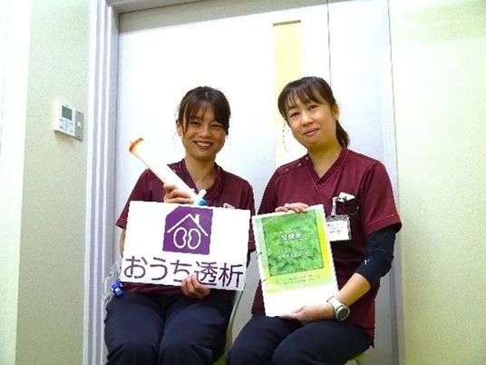 スタッフ2人の案内  