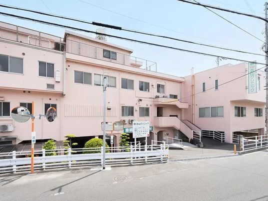 病院併設の建物外観  