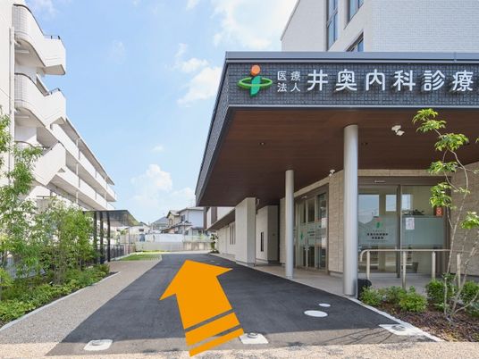 建物前の入口  