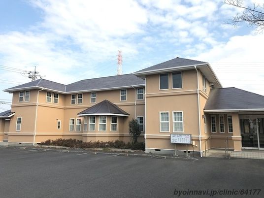 落ち着いた外観の建物  