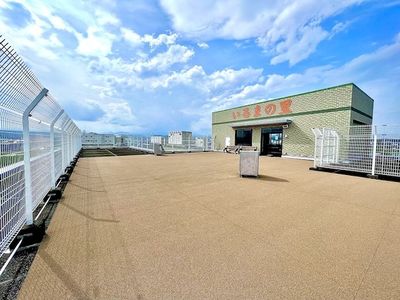 広い屋上の風景