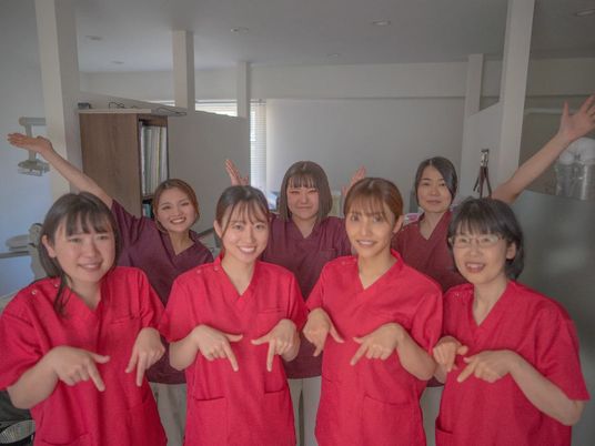 笑顔のスタッフ集合  