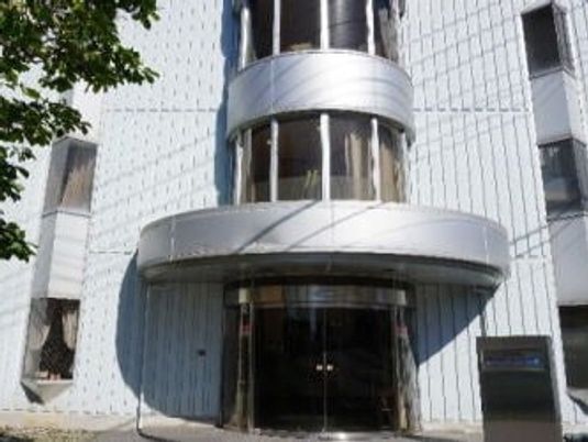 建物の正面外観  