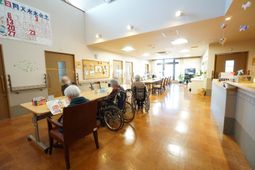 明るい空間の食堂