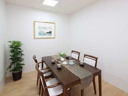 シンプルなダイニング空間