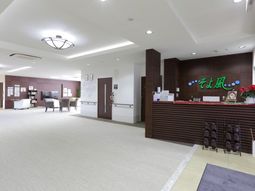 広々とした明るいロビー