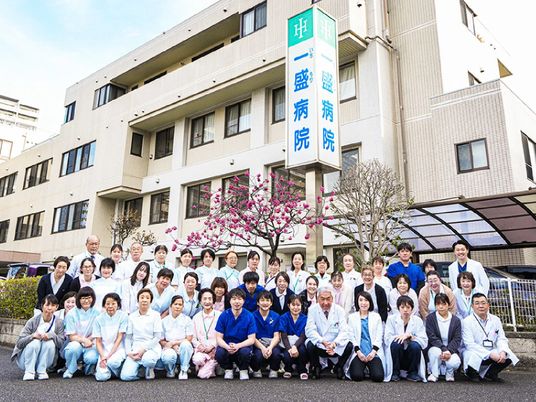 病院前の職員集合  