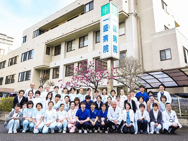 病院前の職員集合  