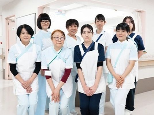 笑顔のスタッフたちの様子