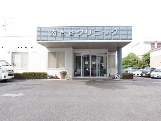 クリニック正面の玄関  
