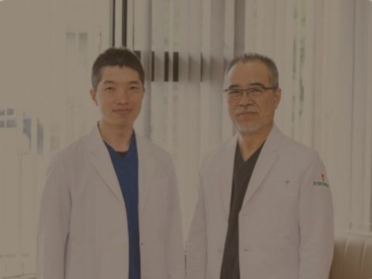スタッフ2人の立ち姿 スタッフイメージ  