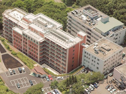 高層の施設外観  