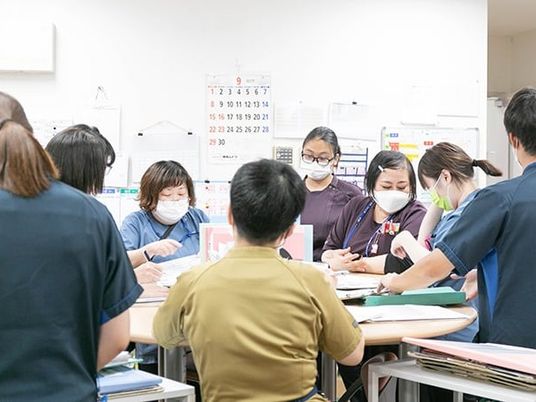 会議する職員の休憩室  