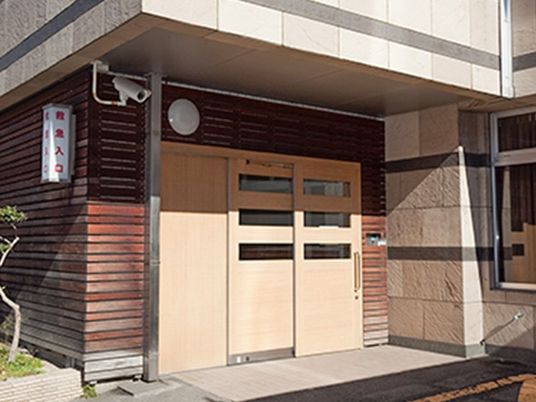 施設の入口  