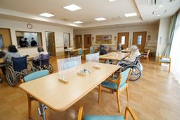 明るいダイニングスペース