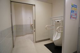 バリアフリー対応のトイレ