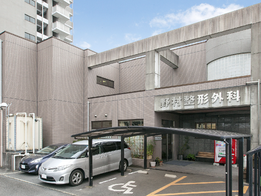 病院の外観  