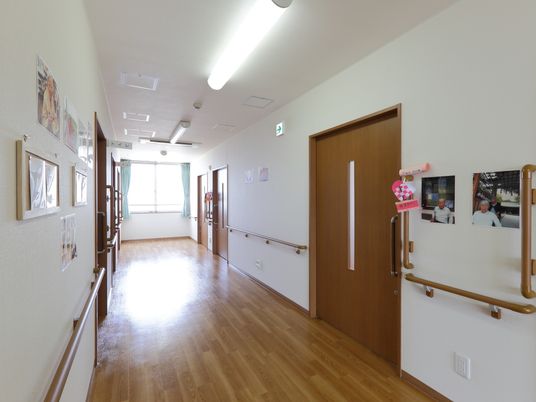 廊下の明るい空間