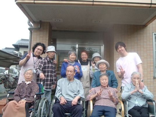 集合する幸せな顔ぶれ