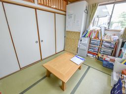 明るい和室の居室