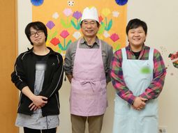 スタッフの笑顔の集合