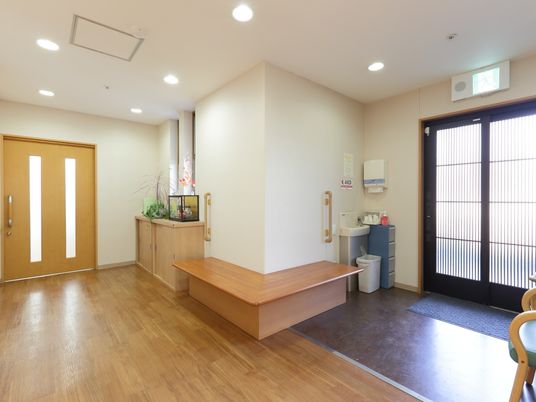 エントランスの清潔な空間