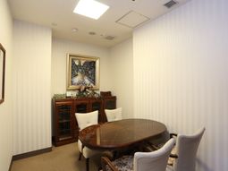 シックな家具のある部屋