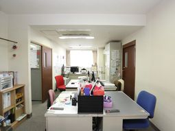 明るいオフィス空間