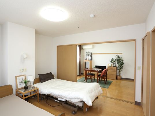 明るい居室の一角