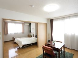 明るい和室の居室
