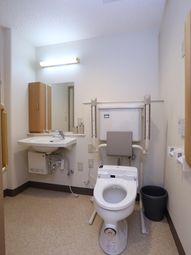バリアフリーのトイレ空間