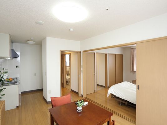 広々とした明るい居室